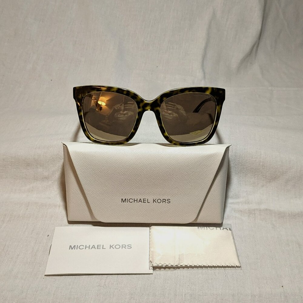 Michael Kors (San Marino) Brand New. Never Used, With cloth and case